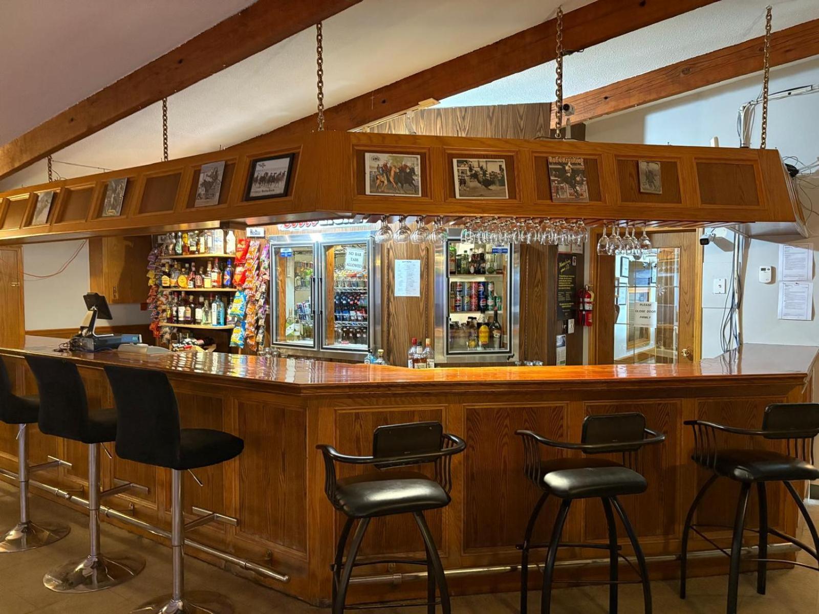 Maple Creek Motor Inn Extérieur photo