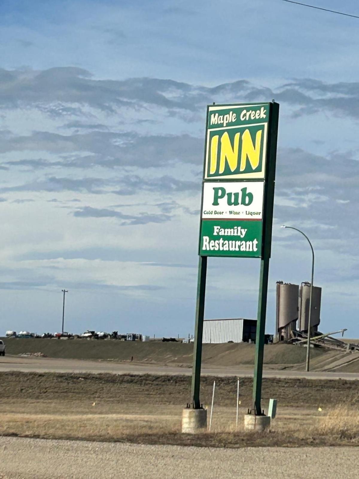 Maple Creek Motor Inn Extérieur photo