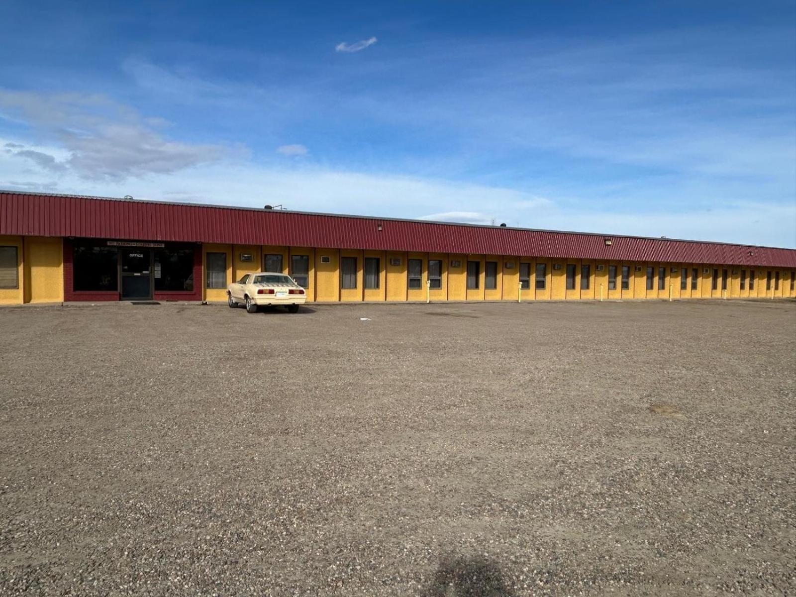 Maple Creek Motor Inn Extérieur photo