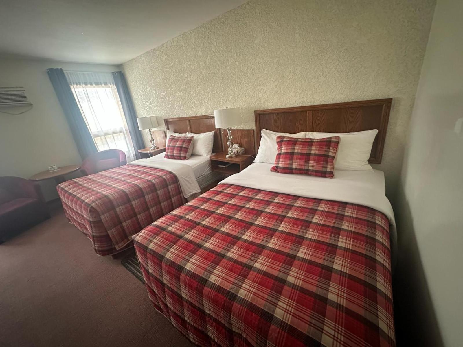 Maple Creek Motor Inn Extérieur photo