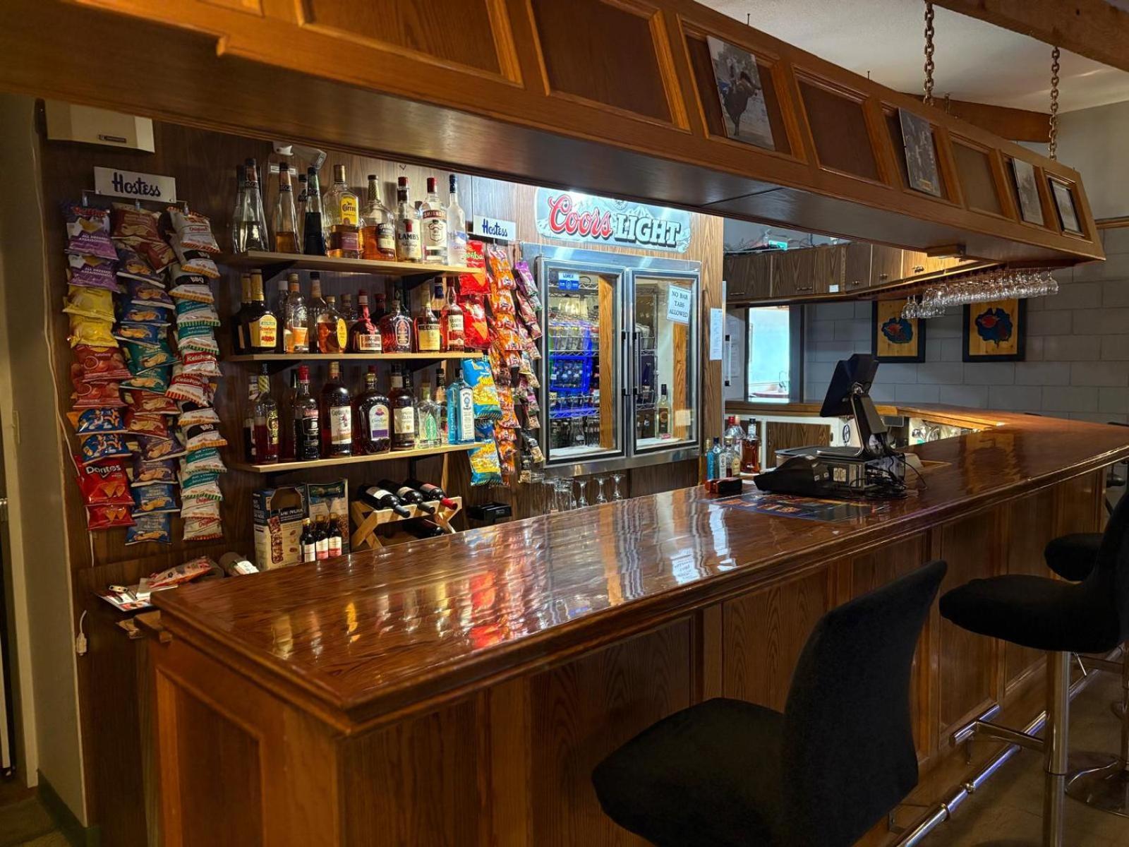 Maple Creek Motor Inn Extérieur photo