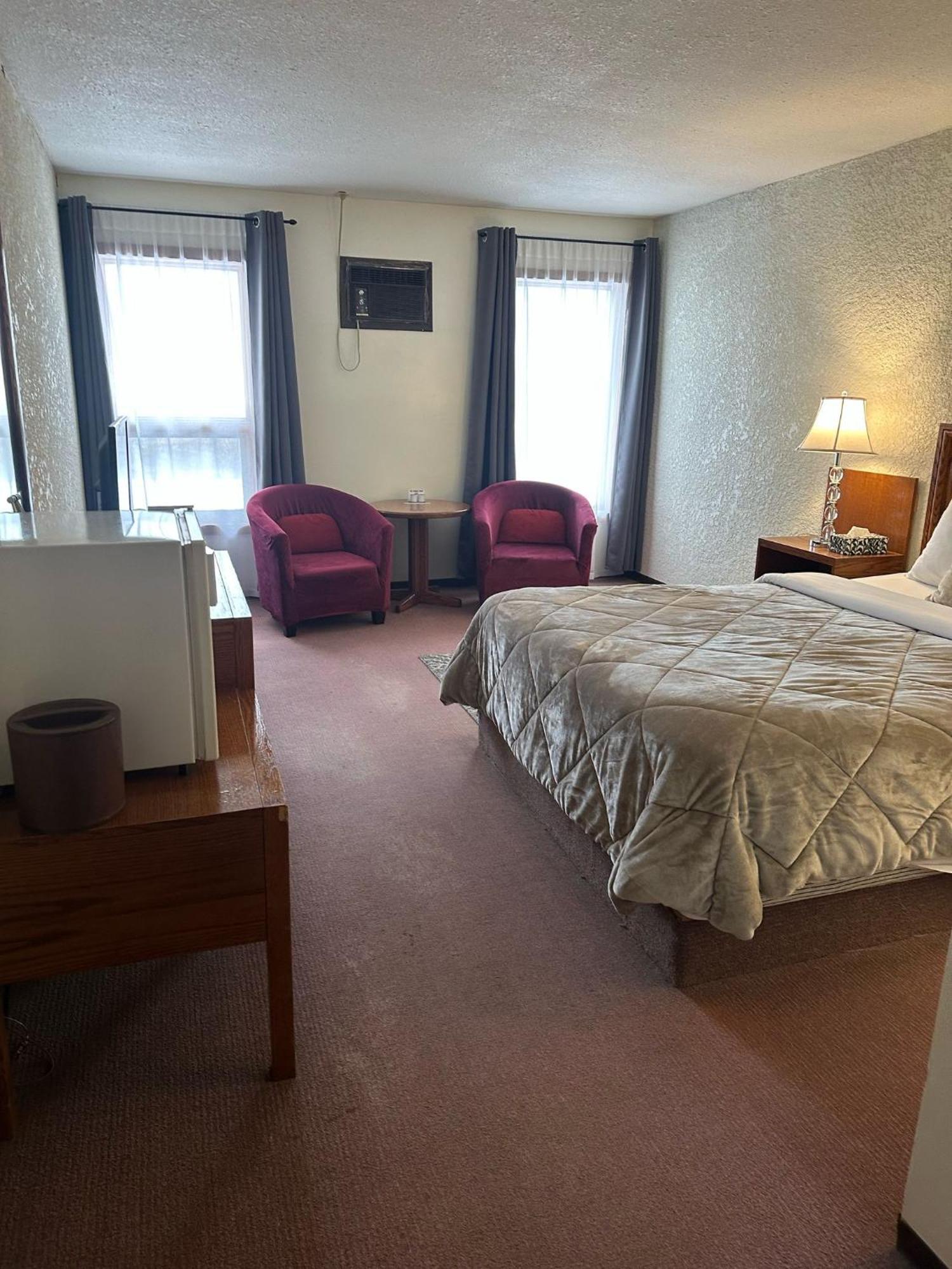 Maple Creek Motor Inn Extérieur photo