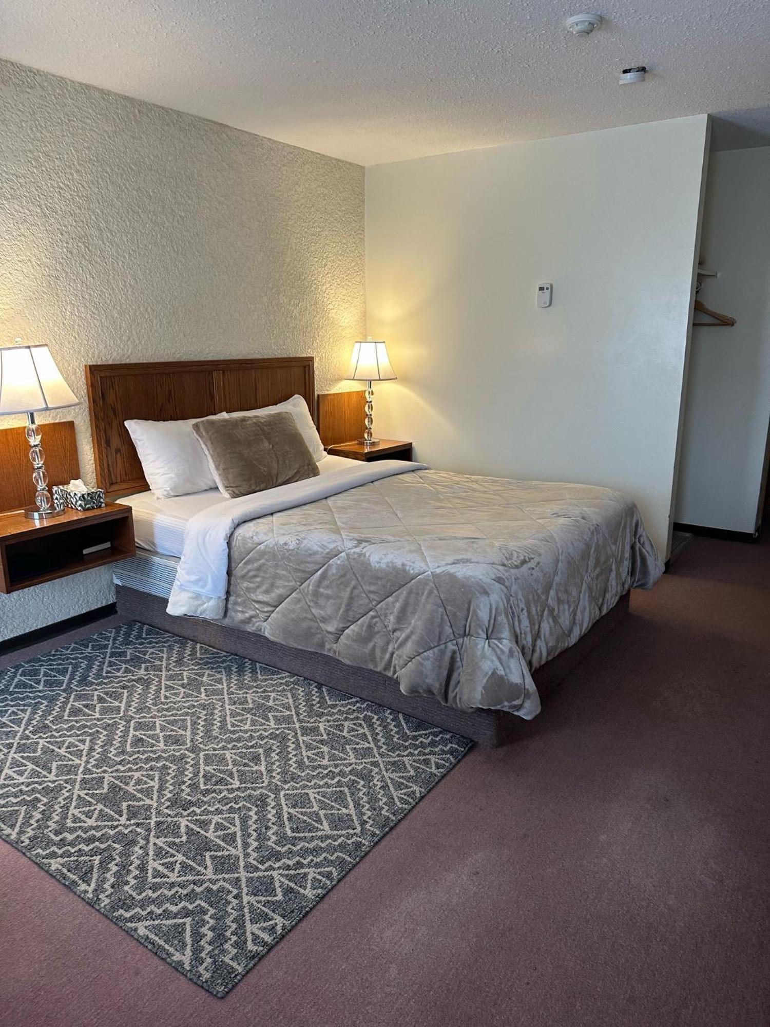 Maple Creek Motor Inn Extérieur photo