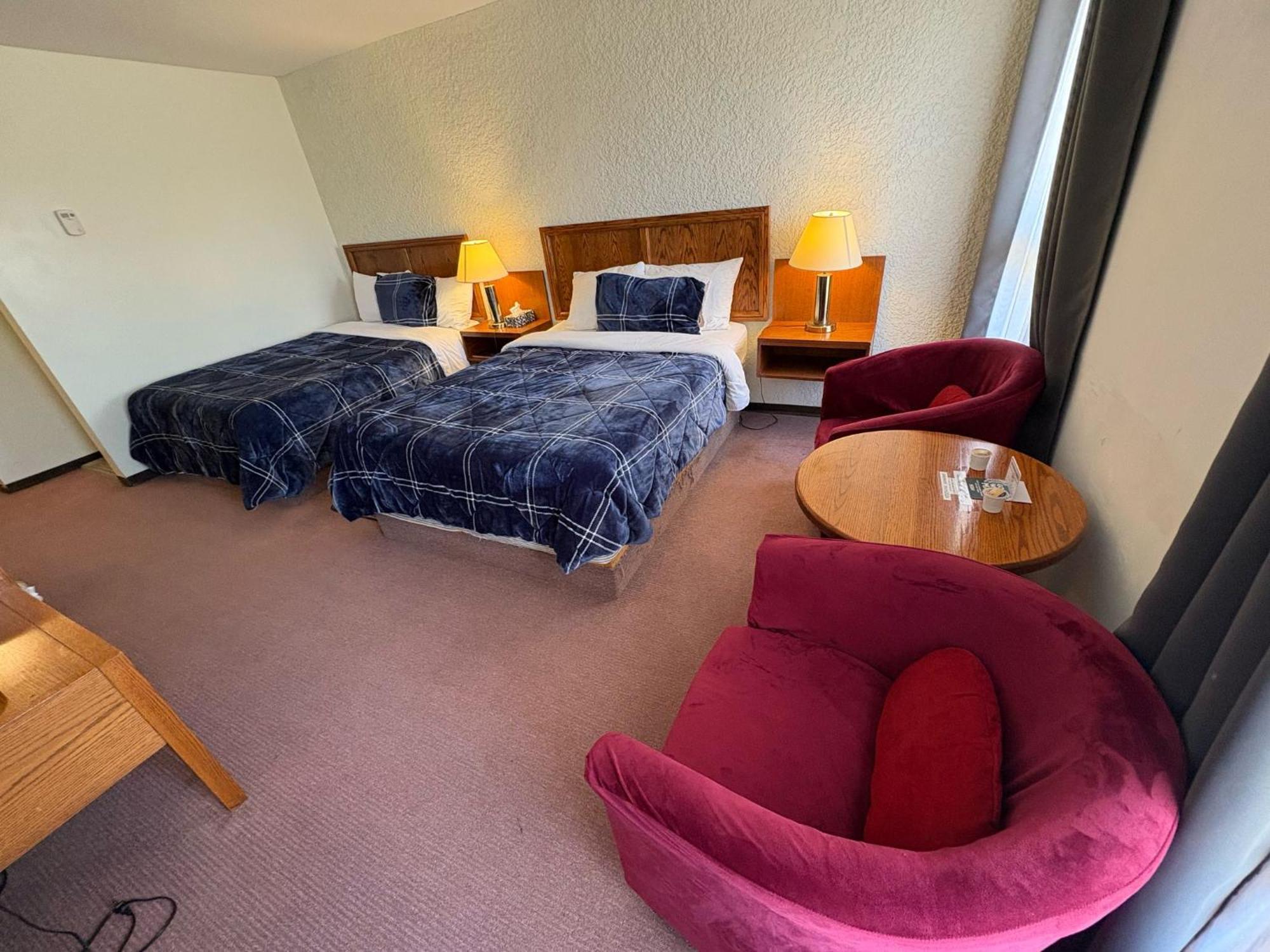 Maple Creek Motor Inn Extérieur photo