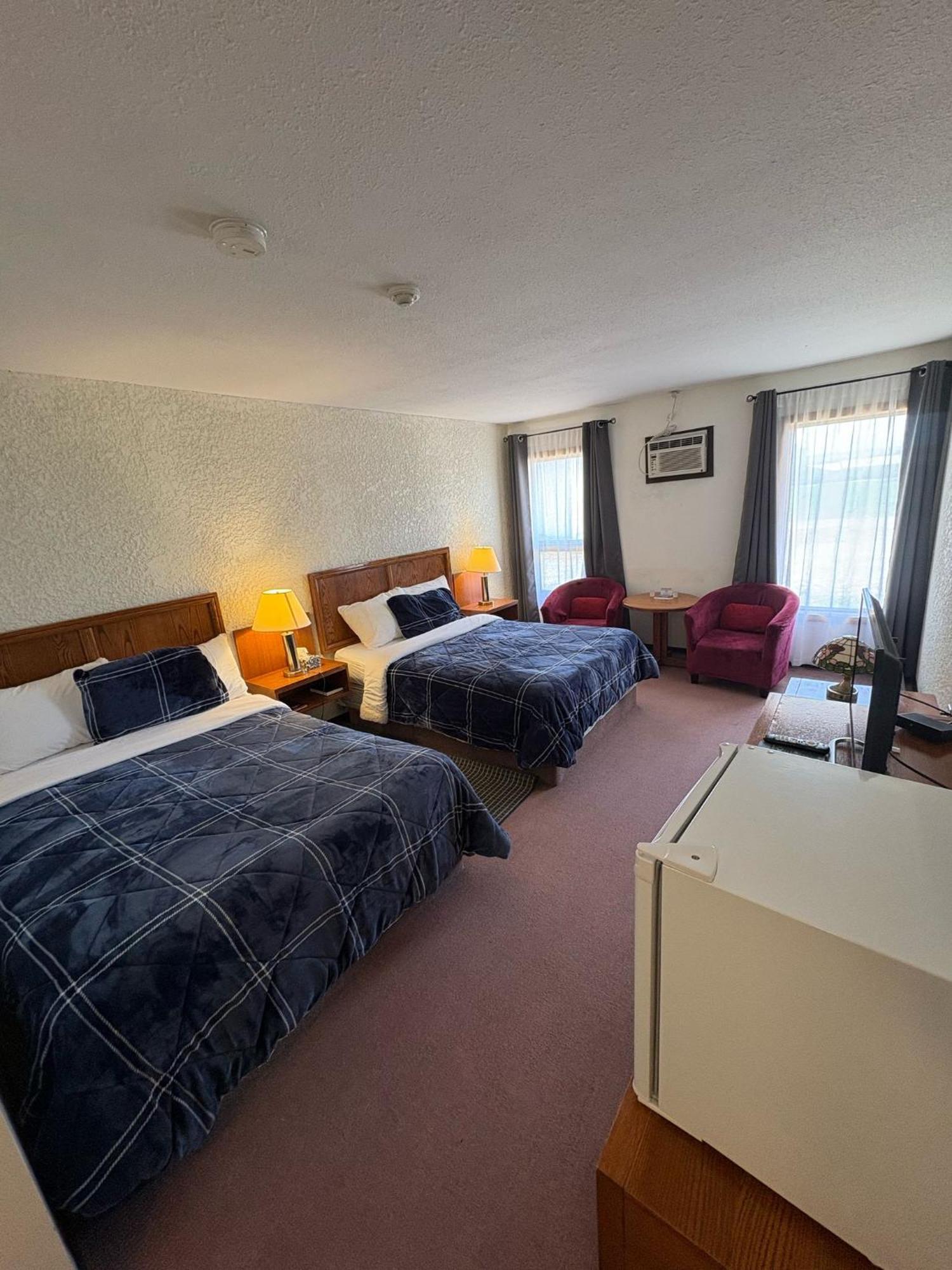 Maple Creek Motor Inn Extérieur photo