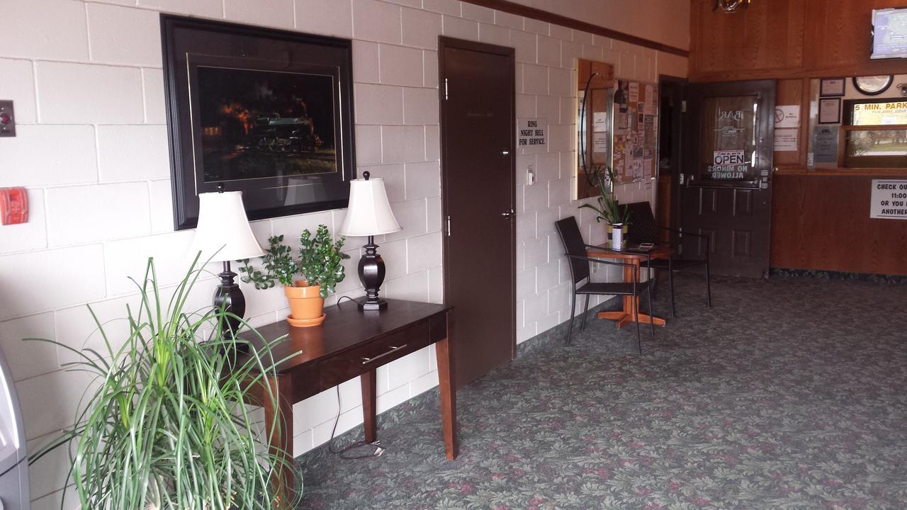 Maple Creek Motor Inn Extérieur photo