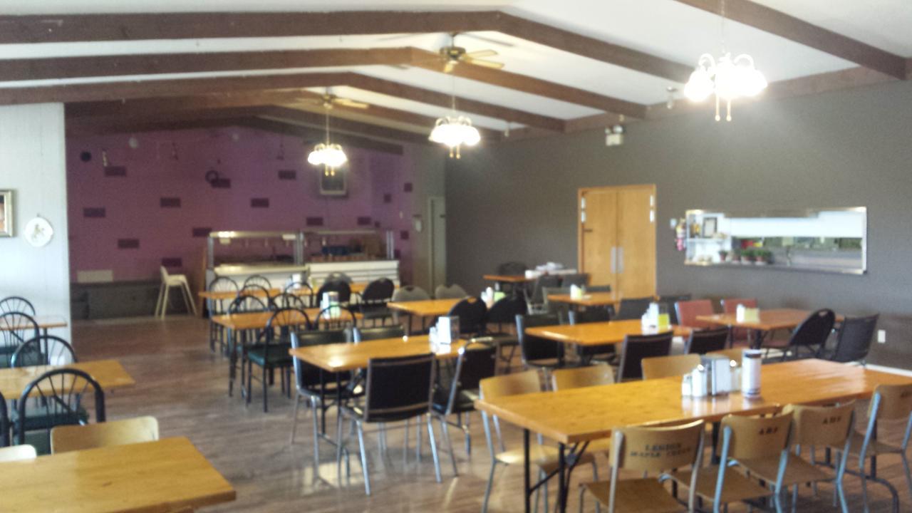 Maple Creek Motor Inn Extérieur photo