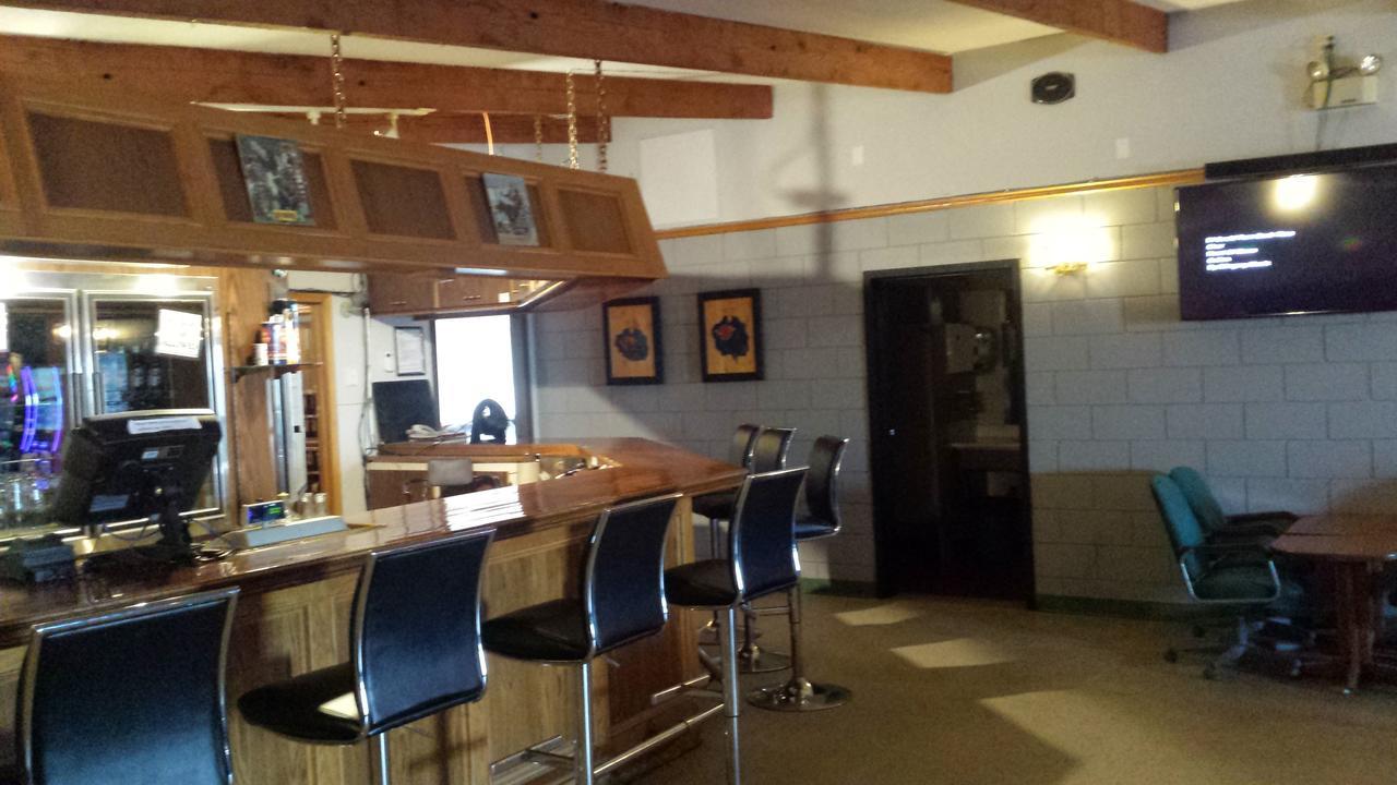 Maple Creek Motor Inn Extérieur photo