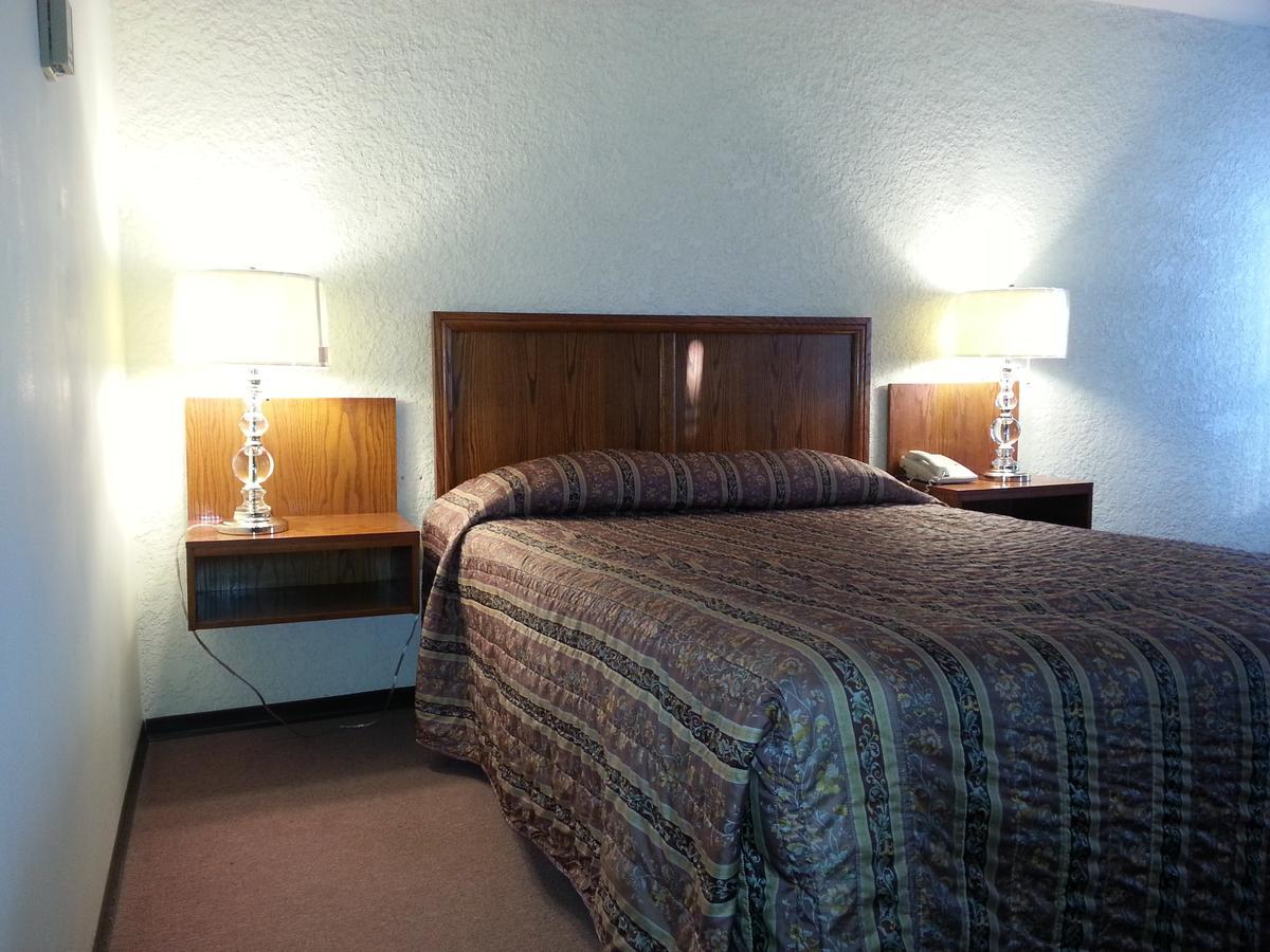 Maple Creek Motor Inn Extérieur photo