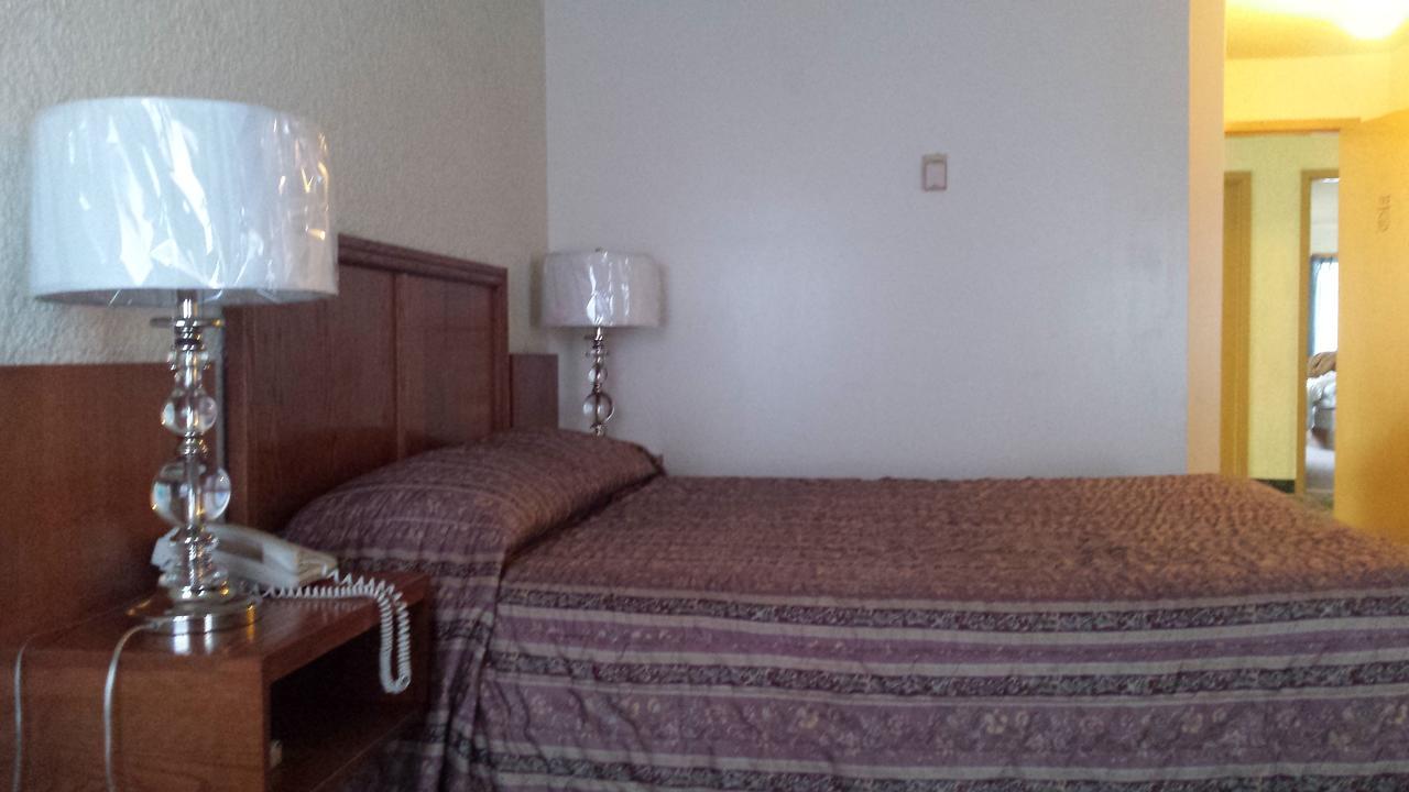 Maple Creek Motor Inn Extérieur photo