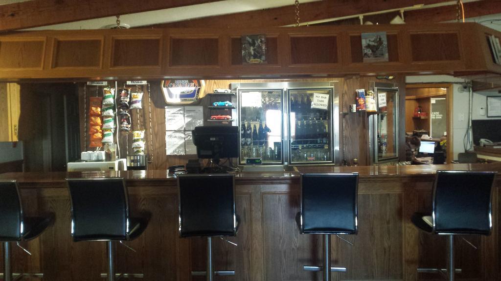 Maple Creek Motor Inn Extérieur photo