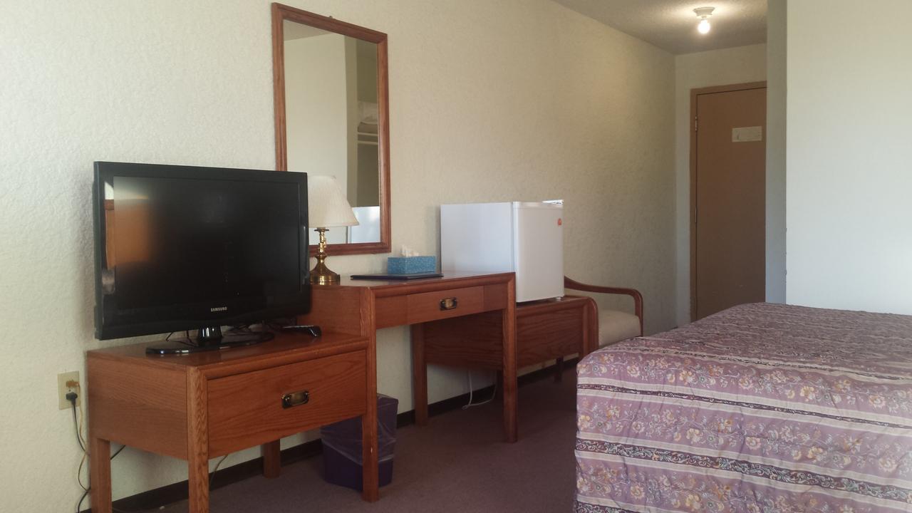 Maple Creek Motor Inn Extérieur photo
