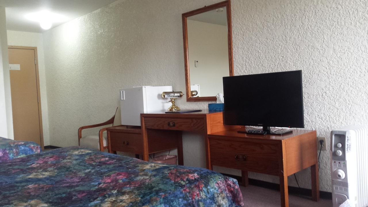 Maple Creek Motor Inn Extérieur photo