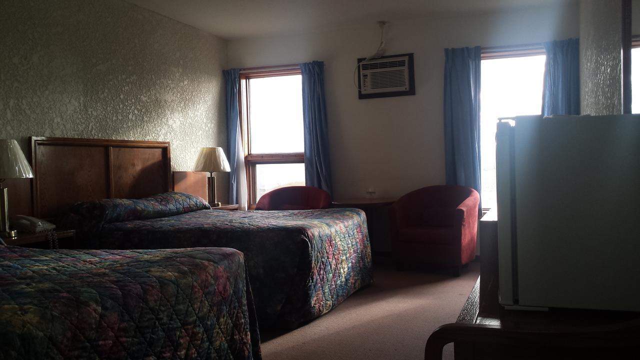 Maple Creek Motor Inn Extérieur photo